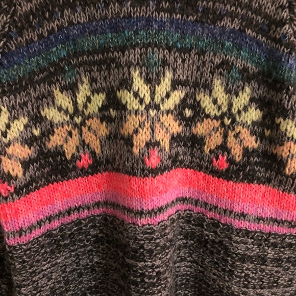 American Eagle Outfitters Festive Sweater - Picture 4 of 8